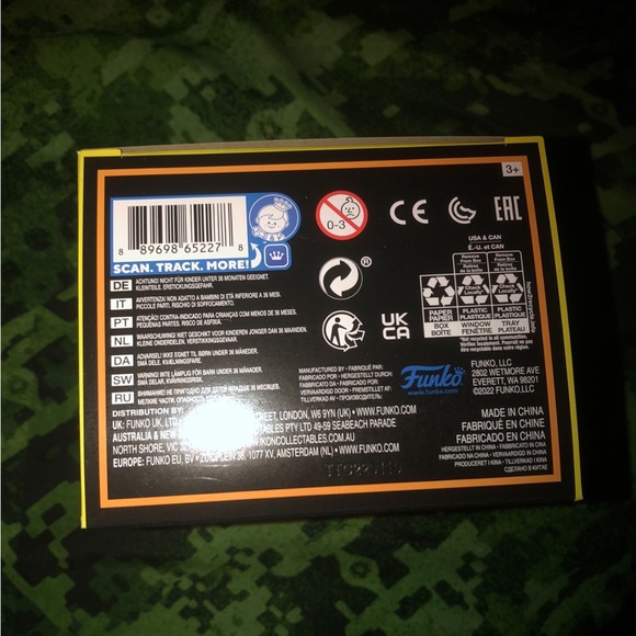 Gabriel Fluffy Iglesias 02  Blacklight  Edition - Picture 6 of 6